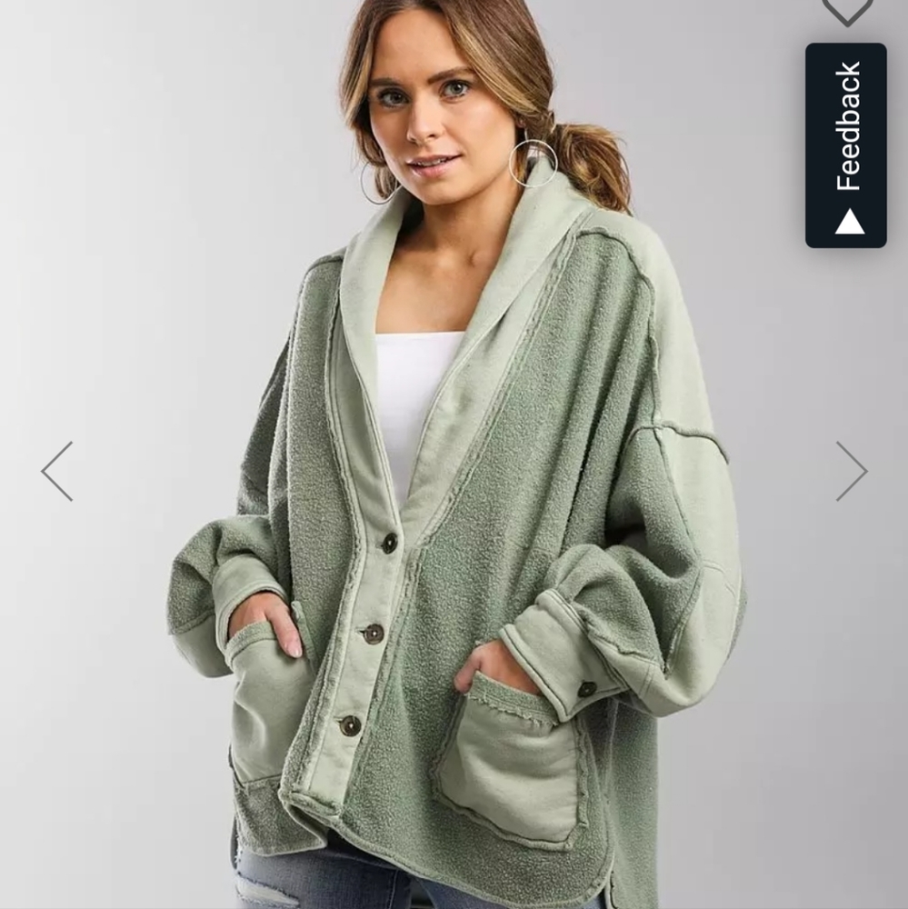 FREE PEOPLE Womens Sz small oversized shacket with pockets. Bleached Military.